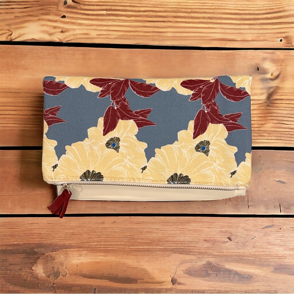 Rachel Pally Fold-Over Floral Clutch
Purse Bag
Shop
New with Duster